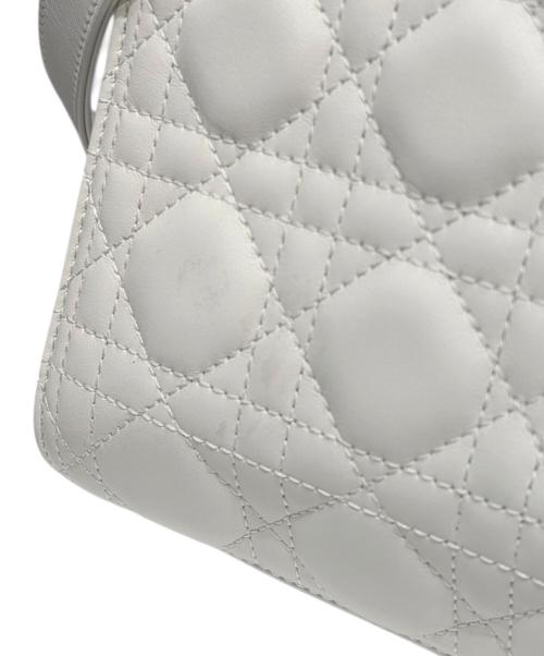 Christian Dior（クリスチャン ディオール）Christian Dior (クリスチャン ディオール) Lady Dior Medium / レディディオール ミディアム ホワイト サイズ:ミディアムの古着・服飾アイテム