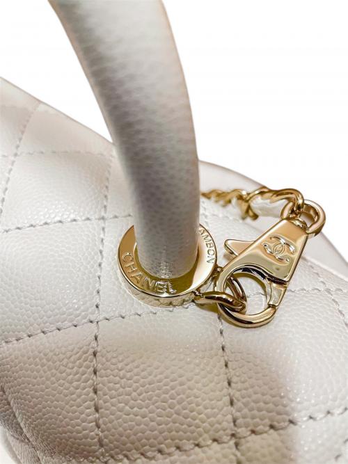 CHANEL（シャネル）CHANEL (シャネル) トップハンドル 23 ホワイト×ゴールド金具 サイズ:23の古着・服飾アイテム