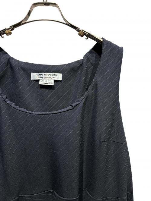 COMME des GARCONS COMME des GARCONS（コムデギャルソン コムデギャルソン）COMME des GARCONS COMME des GARCONS (コムデギャルソン コムデギャルソン) 変形ピンストライプノースリーブワンピース ネイビー サイズ:Sの古着・服飾アイテム