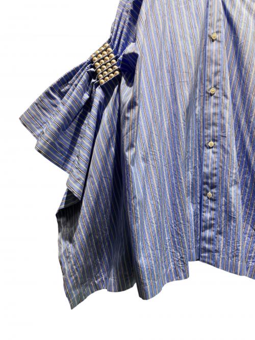 JUNYA WATANABE COMME des GARCONS（(ジュンヤワタナベ コムデギャルソン）JUNYA WATANABE COMME des GARCONS ((ジュンヤワタナベ コムデギャルソン) 両袖パール装飾ストライプデザインシャツ ブルー サイズ:Sの古着・服飾アイテム