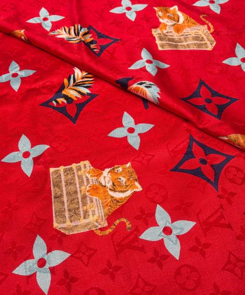 LOUIS VUITTON（ルイ ヴィトン）LOUIS VUITTON (ルイ ヴィトン) モノグラム タイガープリントストール レッド サイズ:-の古着・服飾アイテム