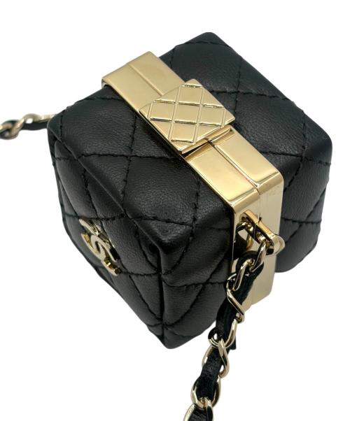 CHANEL（シャネル）CHANEL (シャネル) ミニバックチャーム ブラック×ゴールド サイズ:-の古着・服飾アイテム