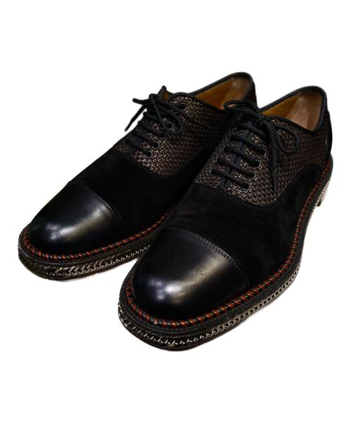 Christian Louboutin（クリスチャン・ルブタン）Christian Louboutin (クリスチャン・ルブタン) チェーン装飾キャップトゥシューズ ブラック サイズ:40の古着・服飾アイテム