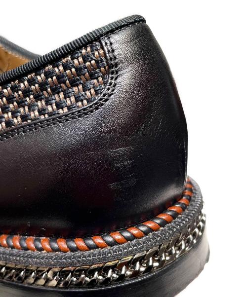 Christian Louboutin（クリスチャン・ルブタン）Christian Louboutin (クリスチャン・ルブタン) チェーン装飾キャップトゥシューズ ブラック サイズ:40の古着・服飾アイテム