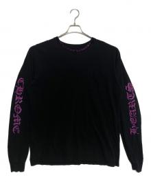 CHROME HEARTS（クロムハーツ）の古着「ネックロゴ長袖Tシャツ」｜ブラック×パープル