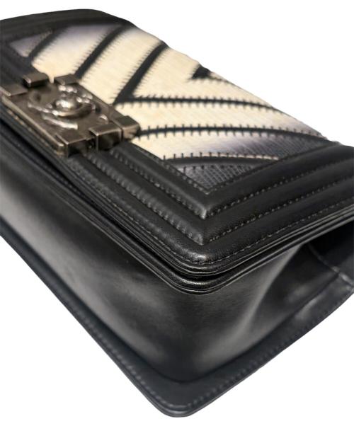 CHANEL（シャネル）CHANEL (シャネル) シェブロンボーイシャネル スモール ブラック×シルバー金具の古着・服飾アイテム