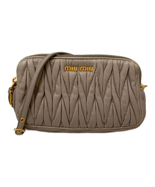 MIU MIU（ミュウミュウ）MIU MIU (ミュウミュウ) マテラッセミニショルダーバッグ ベージュの古着・服飾アイテム