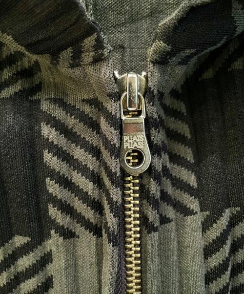 PLEATS PLEASE（プリーツプリーズ）PLEATS PLEASE (プリーツプリーズ) プリーツジップアップパーカー グリーン×ブラック サイズ:size3の古着・服飾アイテム