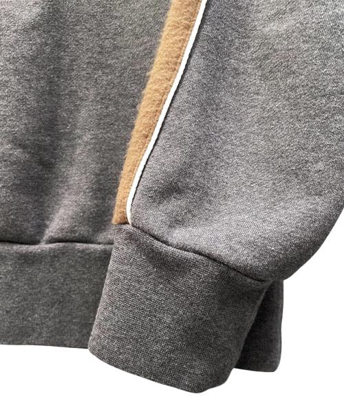 MONCLER（モンクレール）MONCLER (モンクレール) ロゴパッチ クルーネックスウェット グレー×ブラウン サイズ:Ｓの古着・服飾アイテム