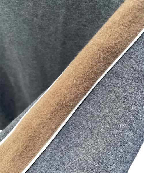 MONCLER（モンクレール）MONCLER (モンクレール) ロゴパッチ クルーネックスウェット グレー×ブラウン サイズ:Ｓの古着・服飾アイテム