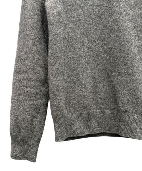 PLAY COMME des GARCONS（プレイコムデギャルソン）PLAY COMME des GARCONS (プレイコムデギャルソン) PLAYハートVネックニット グレー サイズ:Ｓの古着・服飾アイテム