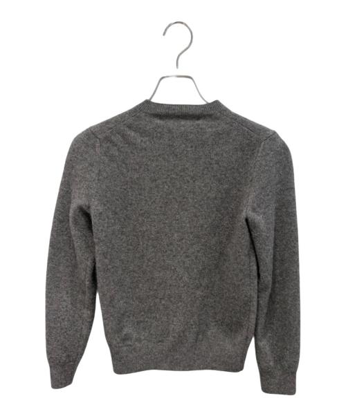 PLAY COMME des GARCONS（プレイコムデギャルソン）PLAY COMME des GARCONS (プレイコムデギャルソン) PLAYハートVネックニット グレー サイズ:Ｓの古着・服飾アイテム