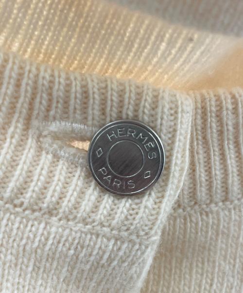 HERMES（エルメス）HERMES (エルメス) カシミヤ セリエボタン タートルネックアンサンブルカーディガン アイボリー サイズ:Mの古着・服飾アイテム
