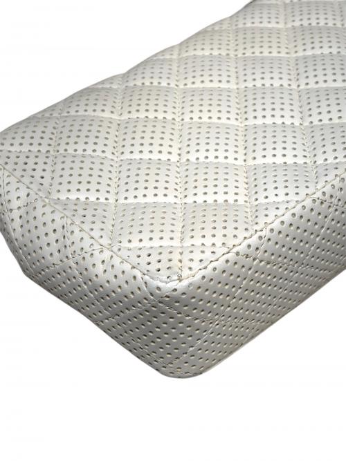 CHANEL（シャネル）CHANEL (シャネル) マトラッセ パンチング25 ホワイト サイズ:25の古着・服飾アイテム