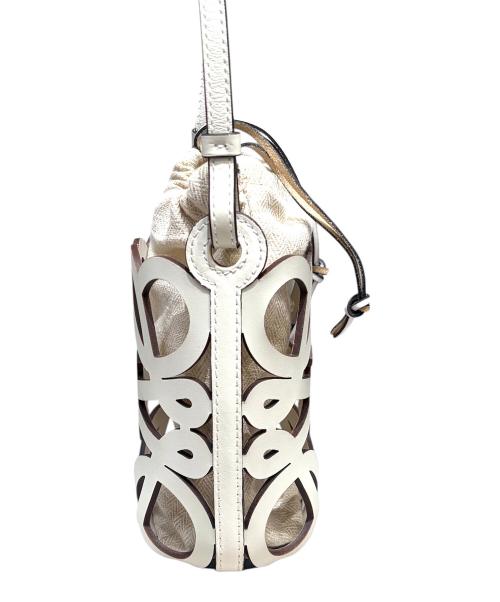 LOEWE（ロエベ）LOEWE (ロエベ) カットアウトポケット / ショルダーバッグ ホワイトの古着・服飾アイテム