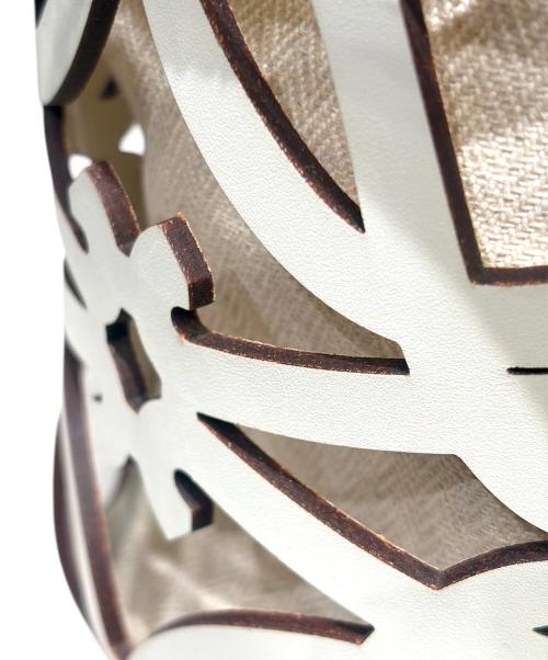 LOEWE（ロエベ）LOEWE (ロエベ) カットアウトポケット / ショルダーバッグ ホワイトの古着・服飾アイテム