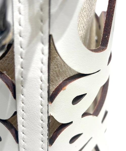 LOEWE（ロエベ）LOEWE (ロエベ) カットアウトポケット / ショルダーバッグ ホワイトの古着・服飾アイテム