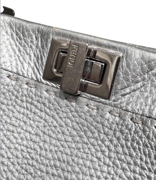 FENDI（フェンディ）FENDI (フェンディ) PEEKABOO MINI/ピーカブー ミニ/ショルダーバッグ/セレリアバッグ シルバー サイズ:MINI/ミニの古着・服飾アイテム