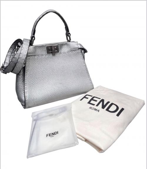 FENDI（フェンディ）FENDI (フェンディ) PEEKABOO MINI/ピーカブー ミニ/ショルダーバッグ/セレリアバッグ シルバー サイズ:MINI/ミニの古着・服飾アイテム