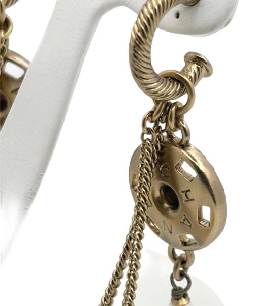 CHANEL（シャネル）CHANEL (シャネル) シンブル＆ボタンモチーフ パール付ピアス ゴールド サイズ:-の古着・服飾アイテム