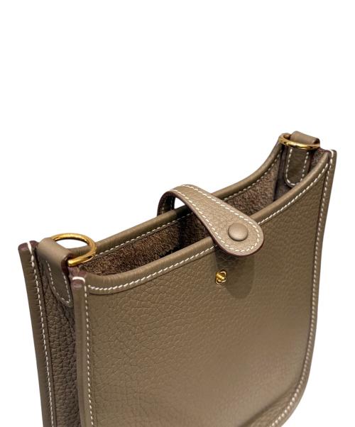 HERMES（エルメス）HERMES (エルメス) エブリン TPM/ゴールド金具/トリヨンクレマンス/エトゥープ/W刻印 エトゥープ サイズ:TPMの古着・服飾アイテム