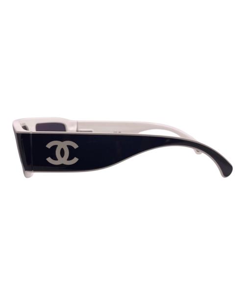 CHANEL（シャネル）CHANEL (シャネル) シールド シェイプ サングラス ブラック×ホワイト サイズ:54□17-140の古着・服飾アイテム