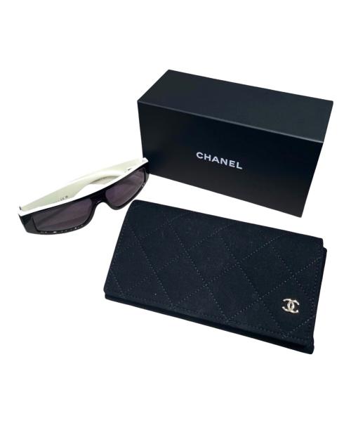 CHANEL（シャネル）CHANEL (シャネル) シールド シェイプ サングラス ブラック×ホワイト サイズ:54□17-140の古着・服飾アイテム