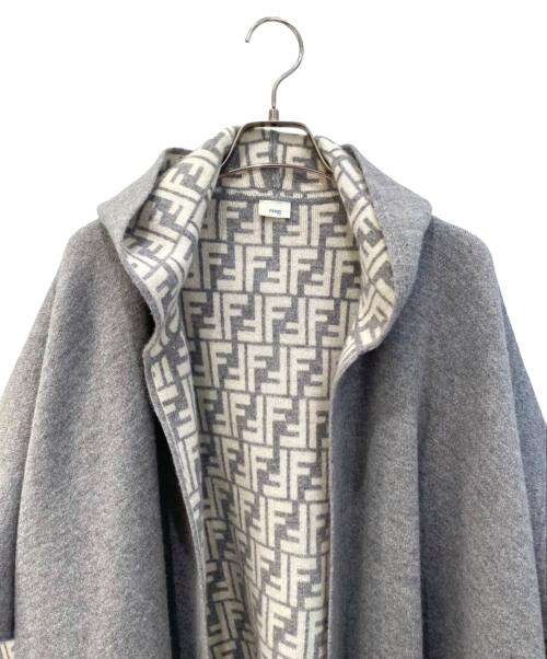 FENDI KIDS（フェンディ キッズ）FENDI KIDS (フェンディ キッズ) カシミヤ混ズッカ柄リバーシブルポンチョ ライトグレー サイズ:Ｓの古着・服飾アイテム