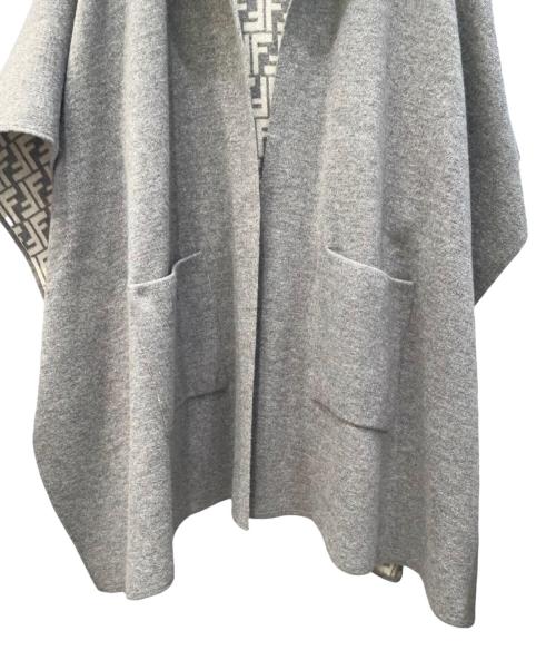 FENDI KIDS（フェンディ キッズ）FENDI KIDS (フェンディ キッズ) カシミヤ混ズッカ柄リバーシブルポンチョ ライトグレー サイズ:Ｓの古着・服飾アイテム