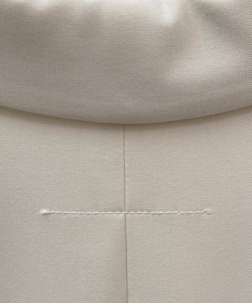 MM6 Maison Margiela（エムエムシックスメゾンマルジェラ）MM6 Maison Margiela (エムエムシックスメゾンマルジェラ) テーラードジャケット ベージュ サイズ:36の古着・服飾アイテム