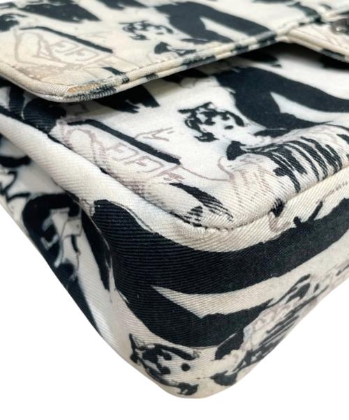 CHANEL（シャネル）CHANEL (シャネル) ヴィンテージ チェーンショルダーバッグ/グラフィティ キャンバス/ショルダーバッグ ブラック×ホワイトの古着・服飾アイテム
