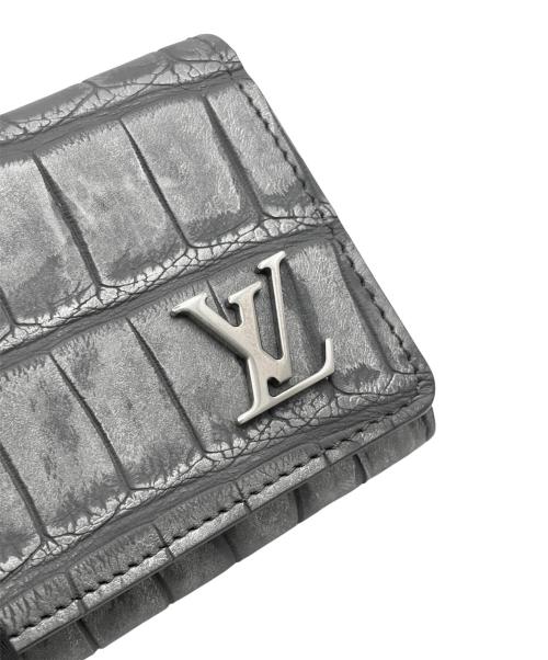 LOUIS VUITTON（ルイ ヴィトン）LOUIS VUITTON (ルイ ヴィトン) メタリック加工 エキゾチックレザーカードケース グレーの古着・服飾アイテム
