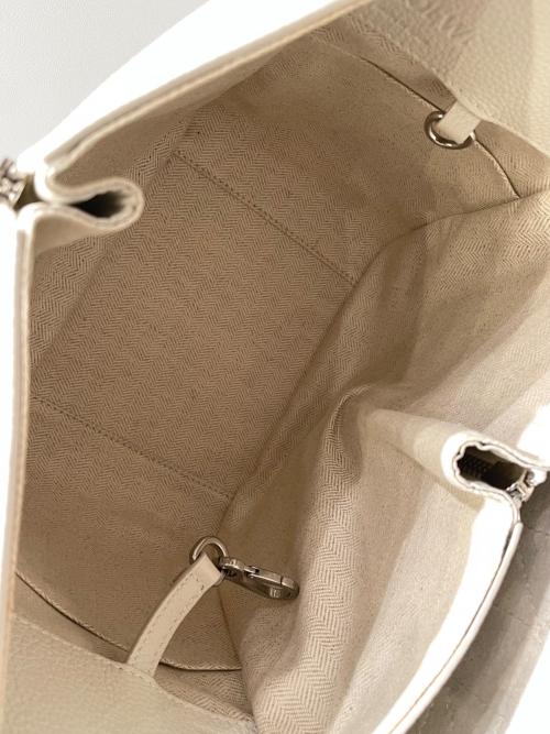 LOEWE（ロエベ）LOEWE (ロエベ) ハンモックバッグ コンパクト ホワイト系 サイズ:コンパクトの古着・服飾アイテム