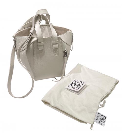 LOEWE（ロエベ）LOEWE (ロエベ) ハンモックバッグ コンパクト ホワイト系 サイズ:コンパクトの古着・服飾アイテム