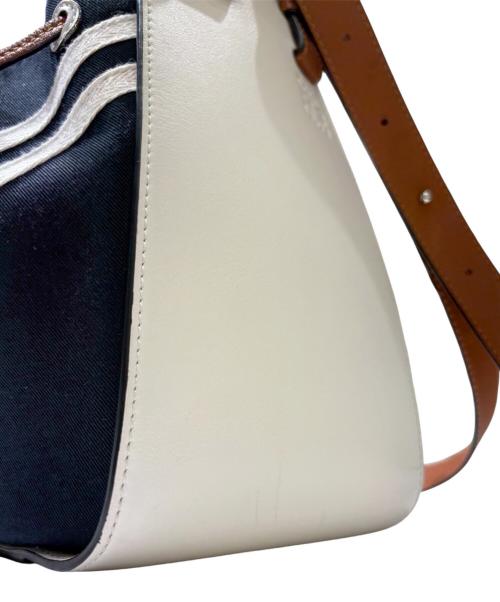 LOEWE（ロエベ）LOEWE (ロエベ) 2WAYバッグ/ハンモック ドローストリングセーラースモール ホワイト×ネイビーの古着・服飾アイテム