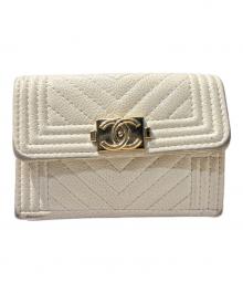 CHANEL（シャネル）の古着「ボーイシャネル スモールフラップウォレット」｜ホワイト