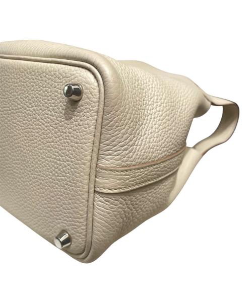 HERMES（エルメス）HERMES (エルメス) ピコタンロックPM/シルバー金具/トリヨンクレマンス/U刻印：2022年 ベージュ系×シルバー金具 サイズ:PMの古着・服飾アイテム