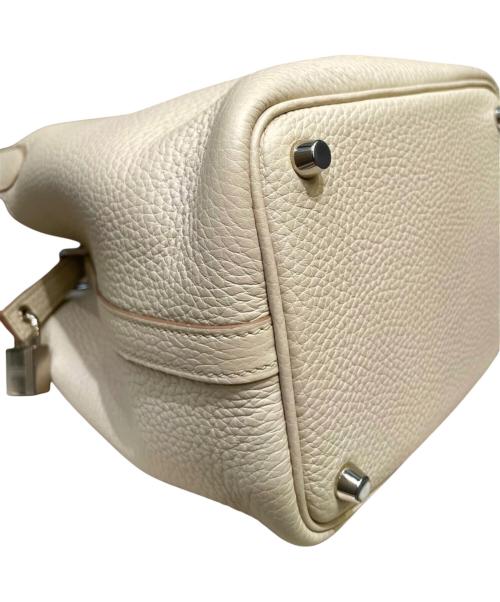 HERMES（エルメス）HERMES (エルメス) ピコタンロックPM/シルバー金具/トリヨンクレマンス/U刻印：2022年 ベージュ系×シルバー金具 サイズ:PMの古着・服飾アイテム