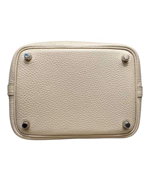 HERMES（エルメス）HERMES (エルメス) ピコタンロックPM/シルバー金具/トリヨンクレマンス/U刻印：2022年 ベージュ系×シルバー金具 サイズ:PMの古着・服飾アイテム