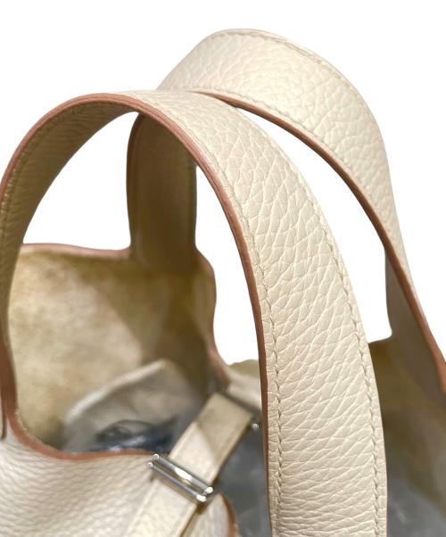 HERMES（エルメス）HERMES (エルメス) ピコタンロックPM/シルバー金具/トリヨンクレマンス/U刻印：2022年 ベージュ系×シルバー金具 サイズ:PMの古着・服飾アイテム