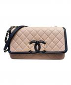 CHANELシャネル）の古着「CCフィグリー チェーンショルダーバッグ」｜ベージュ×ゴールド金具