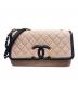 CHANEL（シャネル）の古着「CCフィグリー チェーンショルダーバッグ」｜ベージュ×ゴールド金具