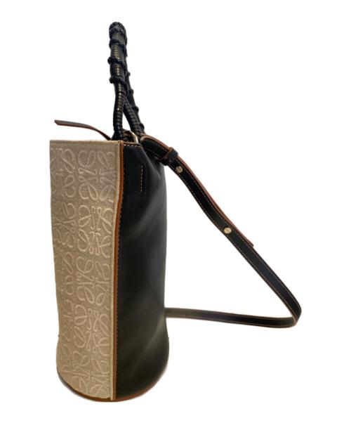 LOEWE（ロエベ）LOEWE (ロエベ) ゲートバケットバッグ ショルダーバッグ アナグラム ベージュ×ブラックの古着・服飾アイテム