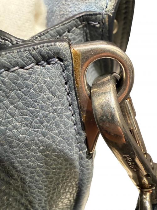 PRADA（プラダ）PRADA (プラダ) エティケットソフトルックスレザー ショルダーバッグ グレーの古着・服飾アイテム