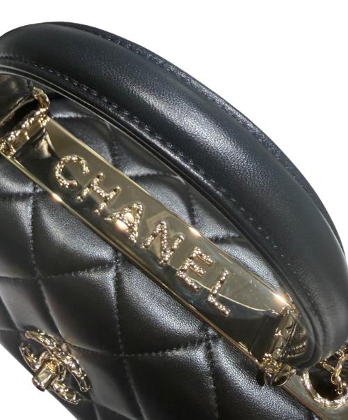 CHANEL（シャネル）CHANEL (シャネル) トップハンドルフラップバッグ/トレンディCC/ブラック×ゴールド金具 ブラック×ゴールド金具の古着・服飾アイテム