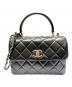 CHANEL（シャネル）の古着「トップハンドルフラップバッグ/トレンディCC/ブラック×ゴールド金具」｜ブラック×ゴールド金具