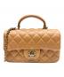 CHANEL（シャネル）の古着「ミニ トップハンドルクラシックハンドバッグ/マトラッセ/ベージュ×ゴールド金具」｜ベージュ×ゴールド金具