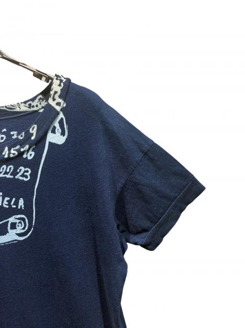 Maison Margiela（メゾンマルジェラ）Maison Margiela (メゾンマルジェラ) ロゴエイズＴシャツ ブルー サイズ:SIZE 50の古着・服飾アイテム