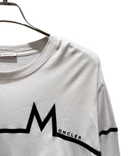 MONCLER（モンクレール）MONCLER (モンクレール) フロント・ラバーロゴプリント クルーネックロングスリーブカットソー ホワイト サイズ:XLの古着・服飾アイテム