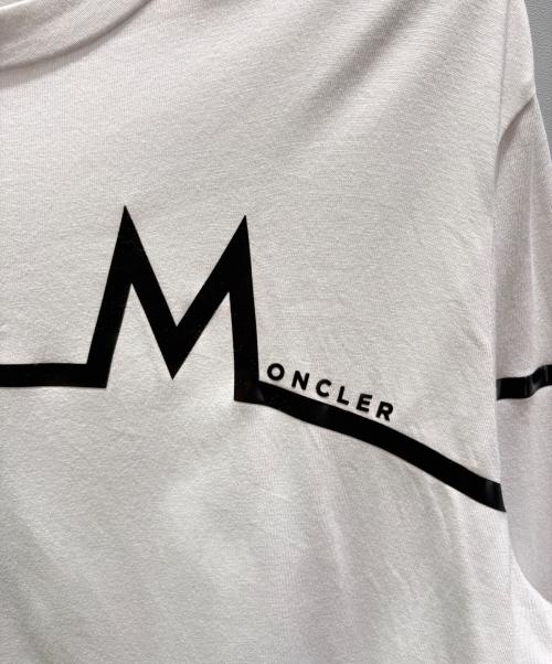 MONCLER（モンクレール）MONCLER (モンクレール) フロント・ラバーロゴプリント クルーネックロングスリーブカットソー ホワイト サイズ:XLの古着・服飾アイテム